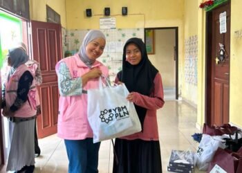 Srikandi PLN Salurkan Bantuan Sosial