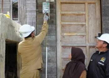 65 Keluarga Prasejahtera Nikmati Listrik PLN