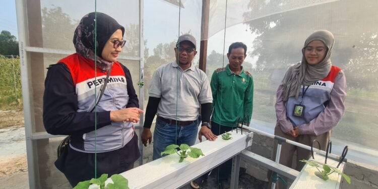 Pak Efen: Potret Pekerja Banting Setir