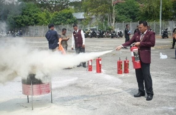 Bandara SAMS Sosialisasi Penanggulangan Kebakaran